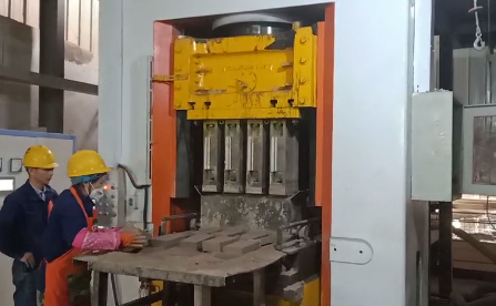 華隆一出七生產現(xiàn)場